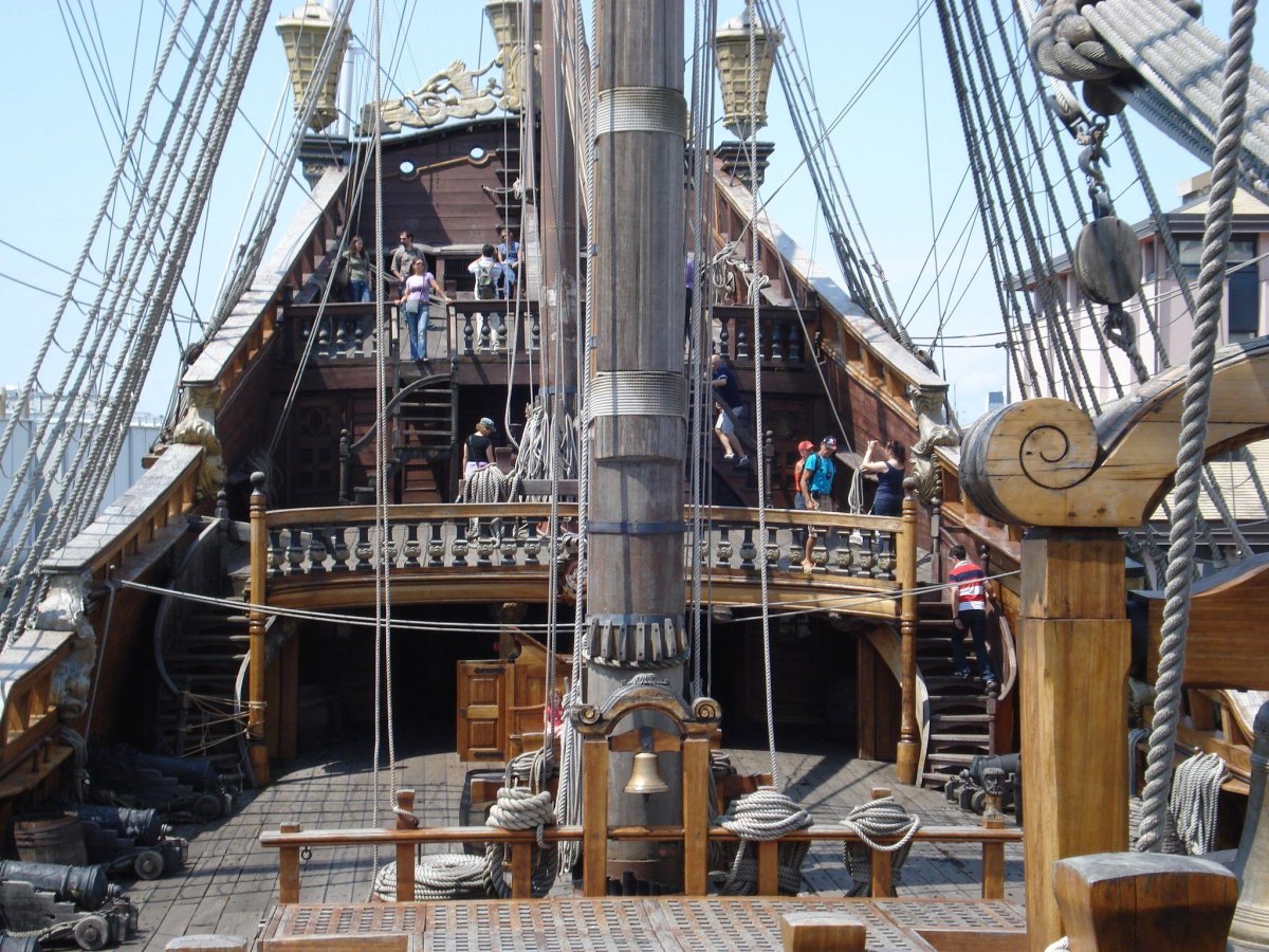 Галеон Нептун в Генуе