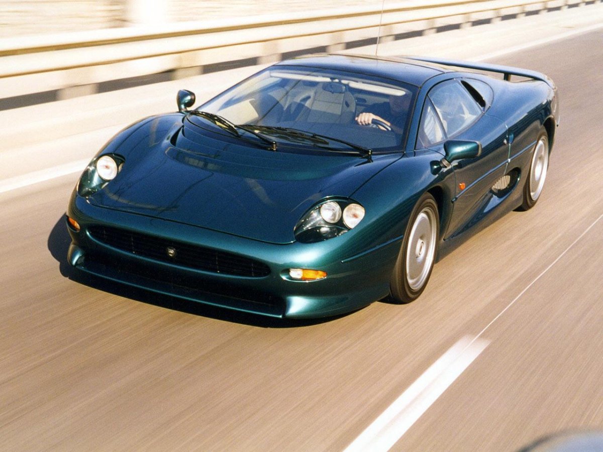 Ягуар xj220