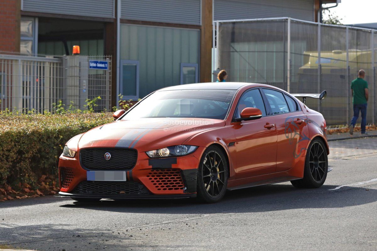 Jaguar xe 8