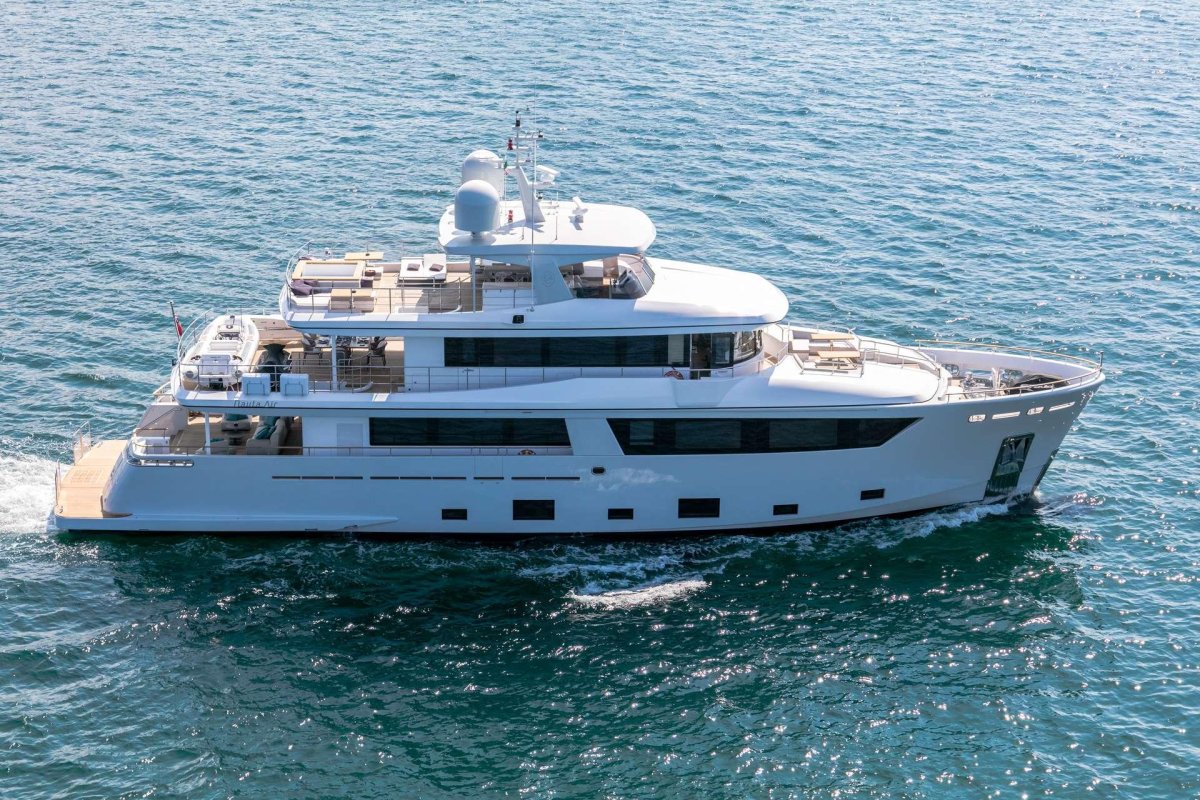 Яхта ocea Nemo 33