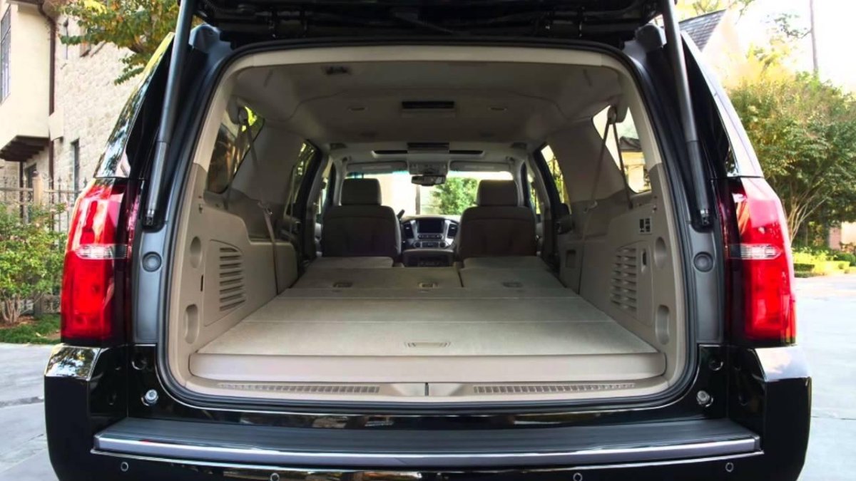Chevrolet Suburban 2020 багажник