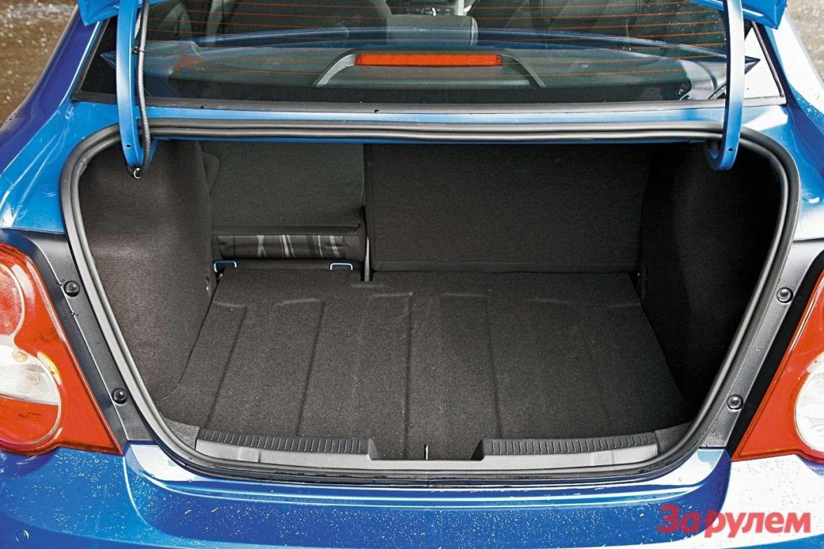 Chevrolet Aveo 2012 седан багажник