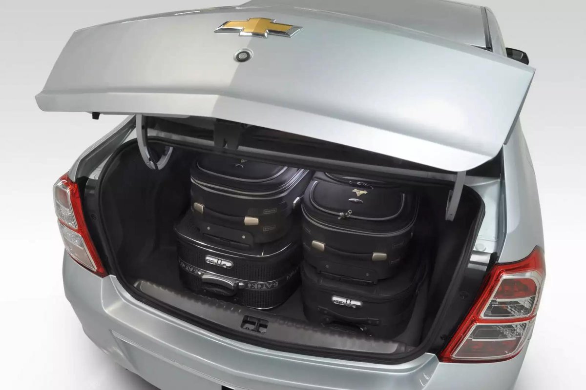 Chevrolet Cobalt багажник