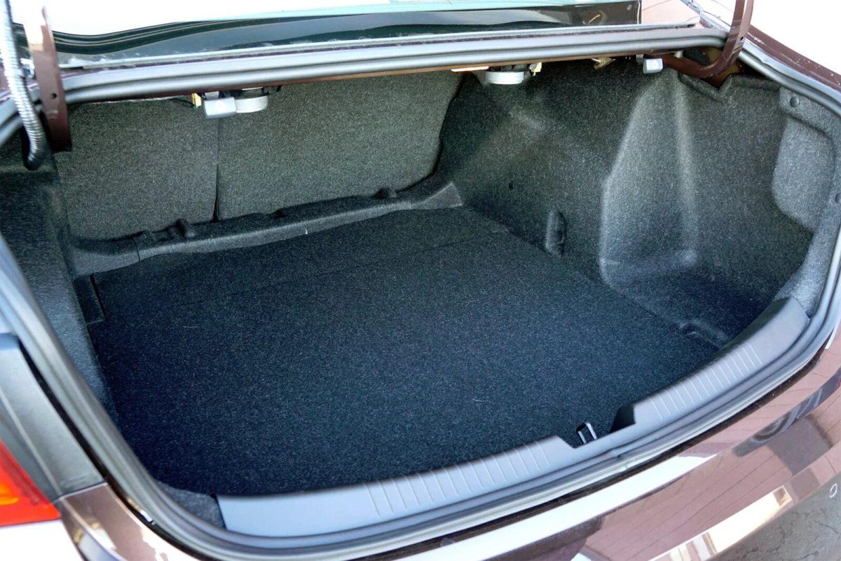 Chevrolet Malibu багажник