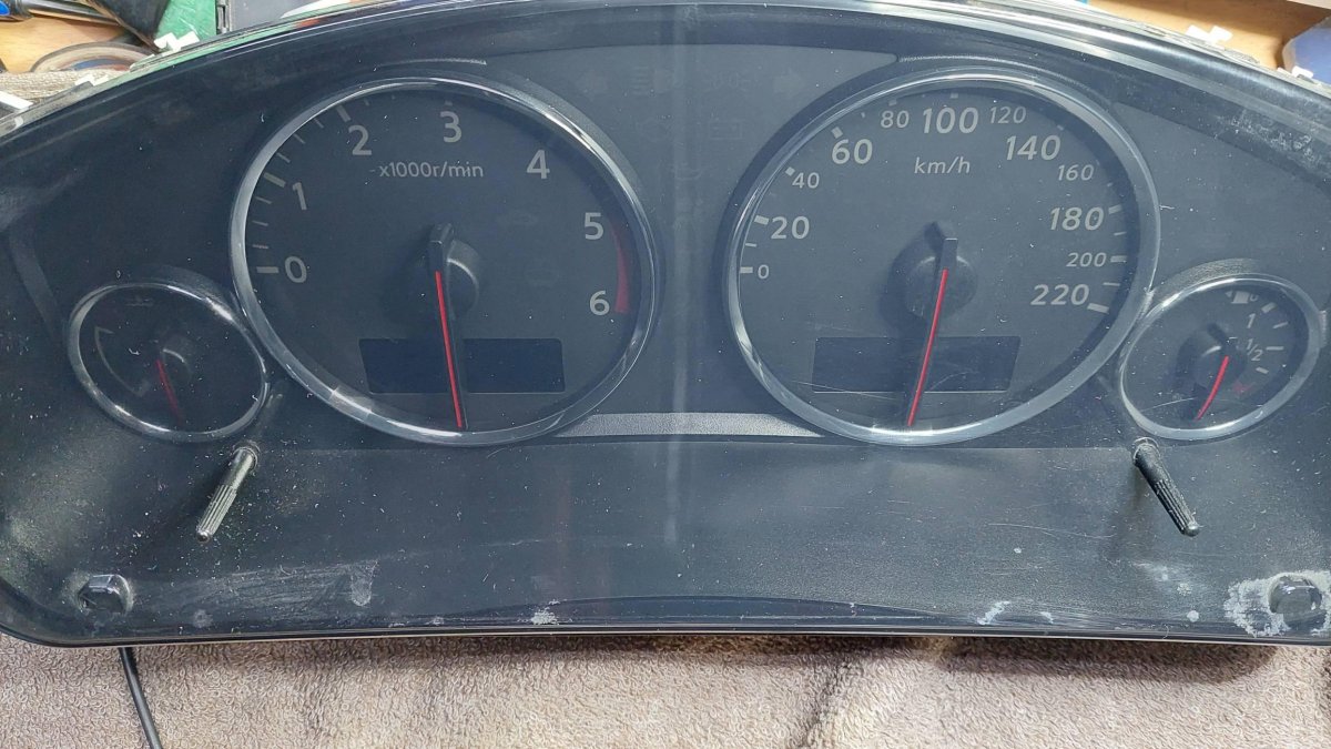 Стрелки отказались приборка Мерседес