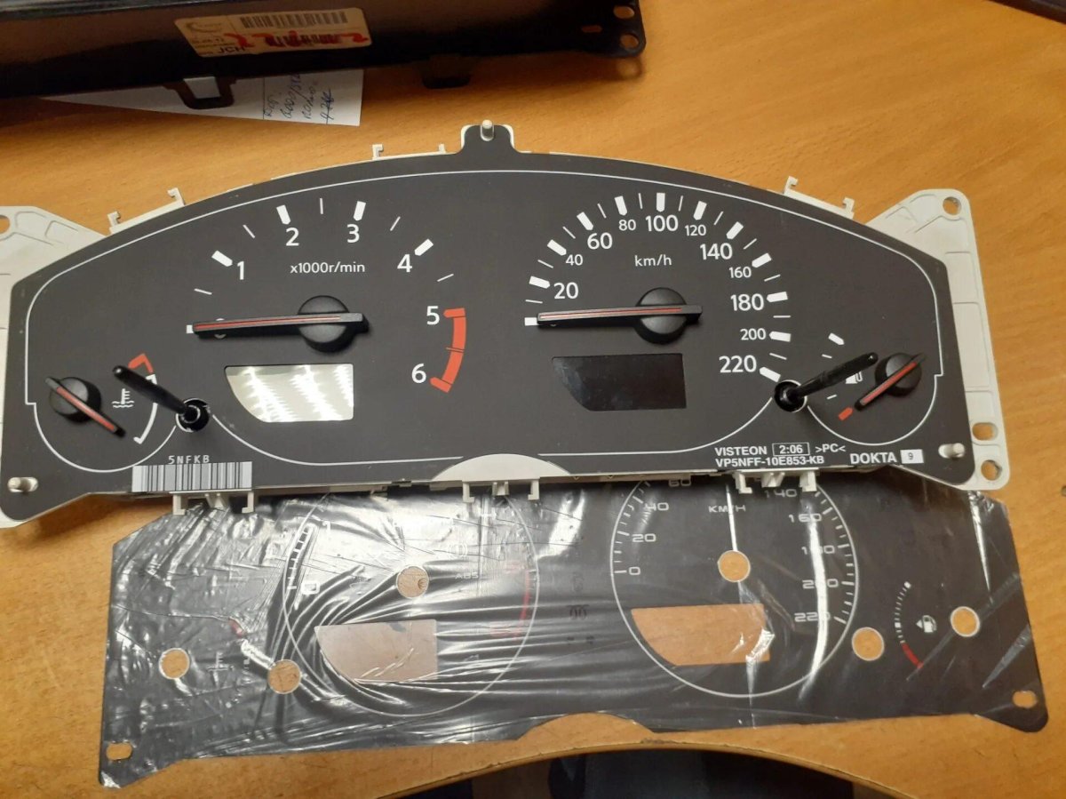 Nissan Pathfinder Пересвет приборной панели