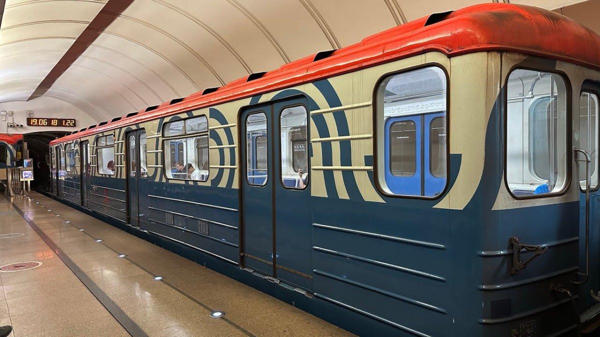 Метро Москвы обои на телефон вертикальные