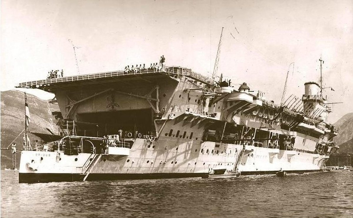 HMS courageous авианосец