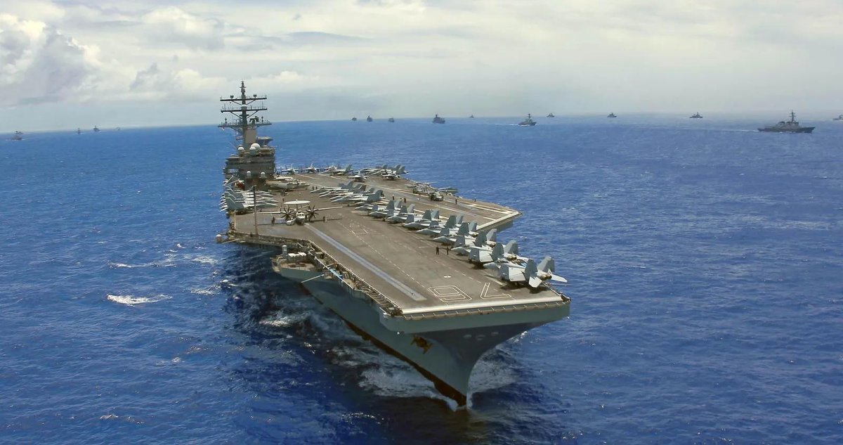 Американский авианосец Нимиц