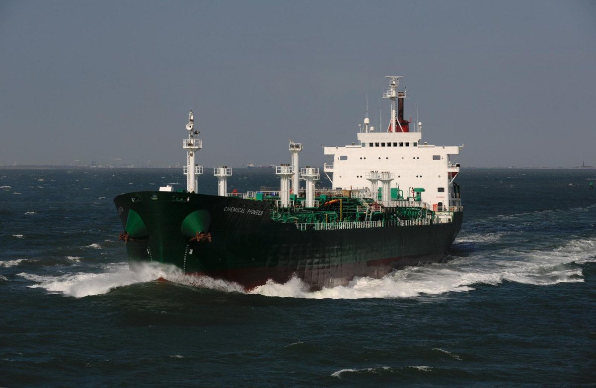 Корабль танкер