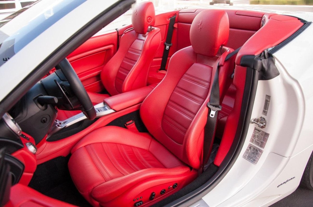 Ferrari California салон
