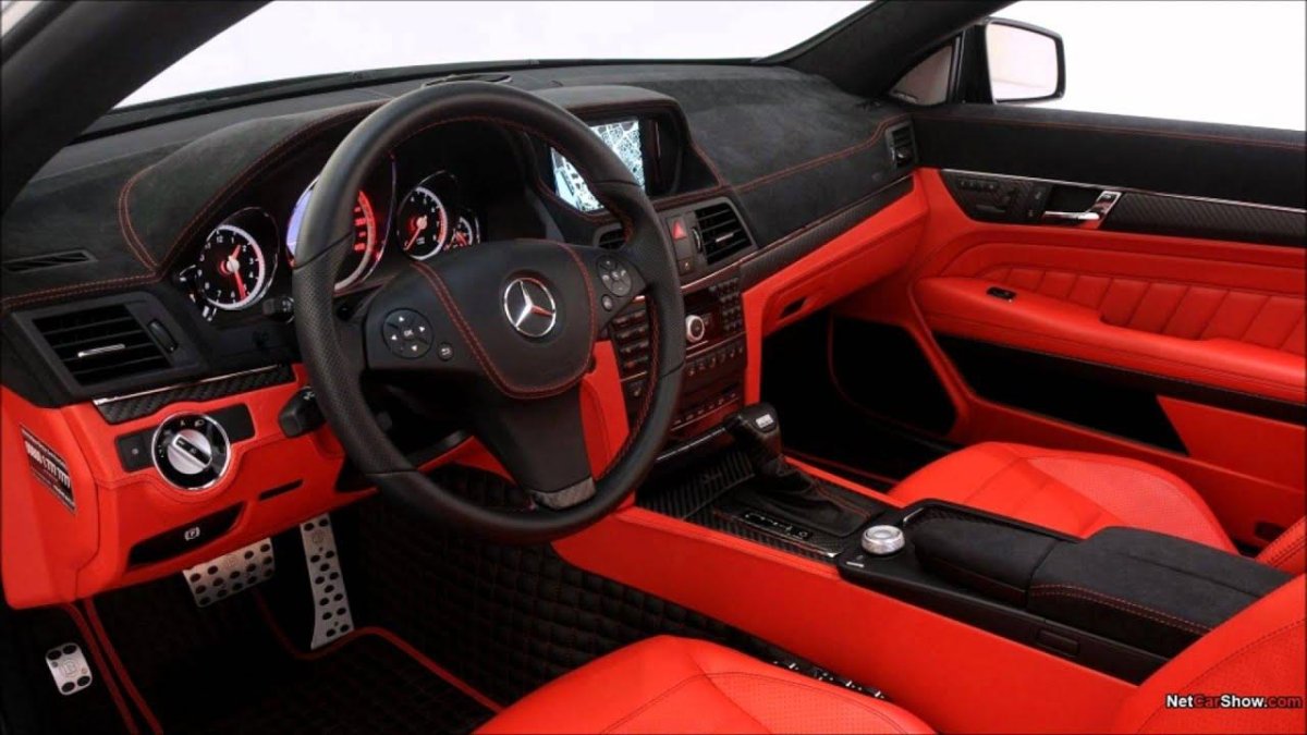 Mercedes w204 красный салон