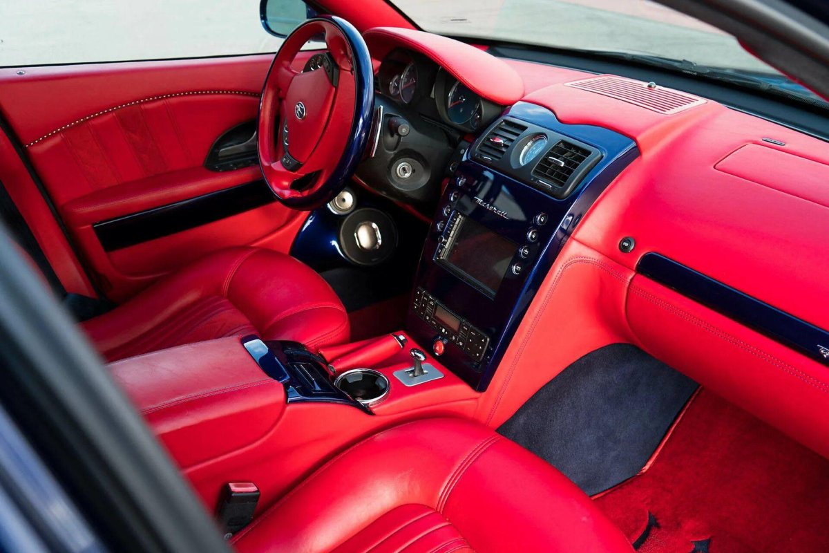 Мазерати Кватропорте красный