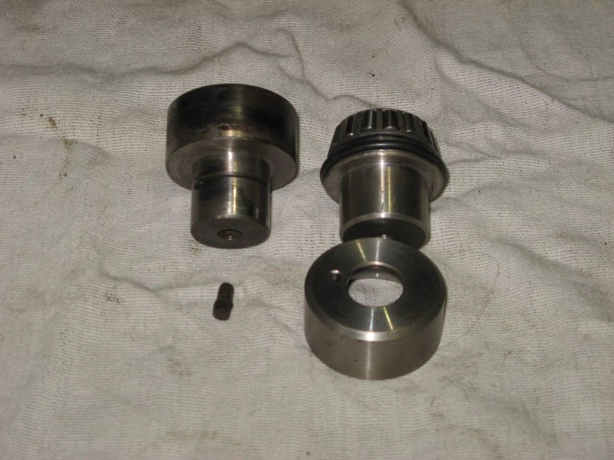 Шкворня УАЗ 469 на подшипниках