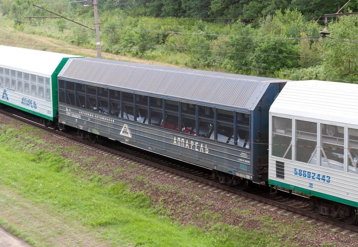 Вагон автомобилевоз 11-835