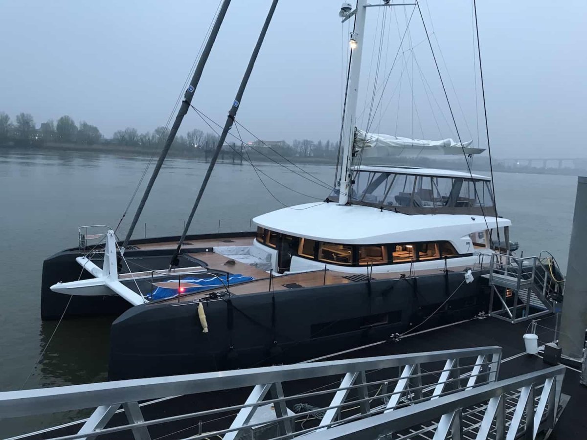 Катамаран Lagoon 77