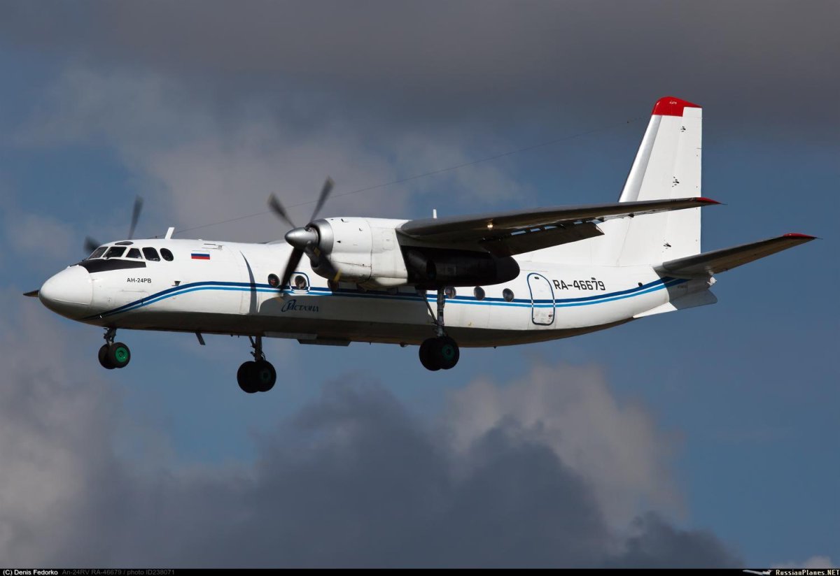 АН-24 пассажирский самолёт Ангара