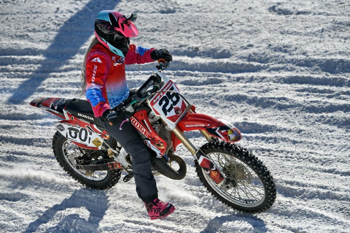 Зимний мотокросс ребенок