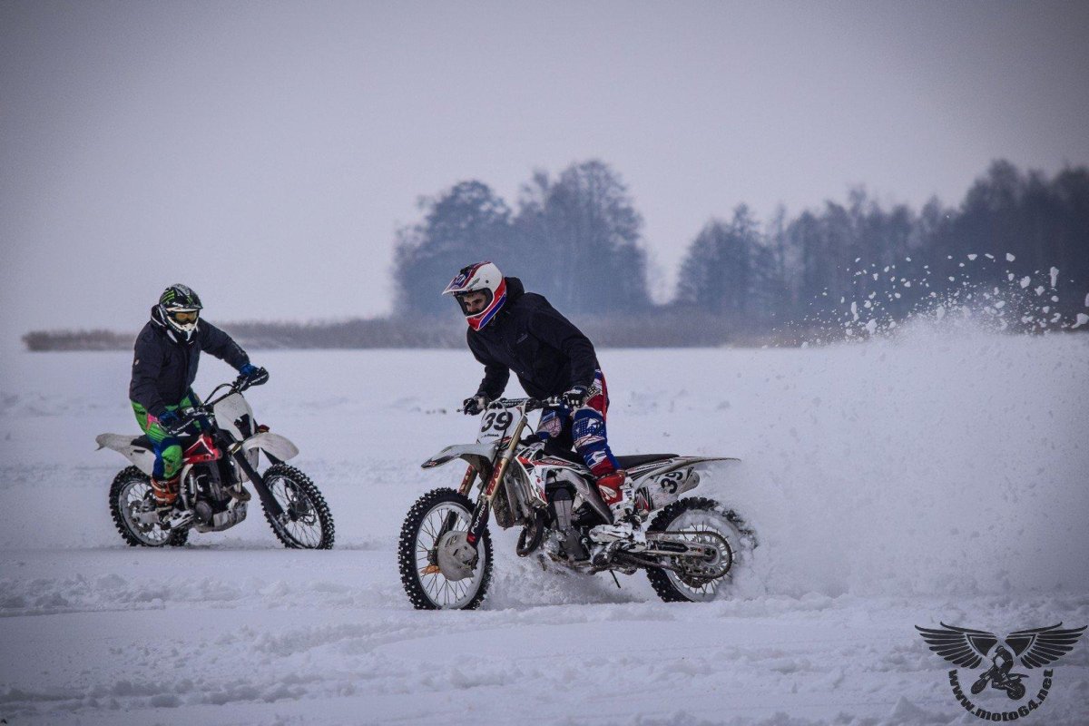 Зимний мотокросс