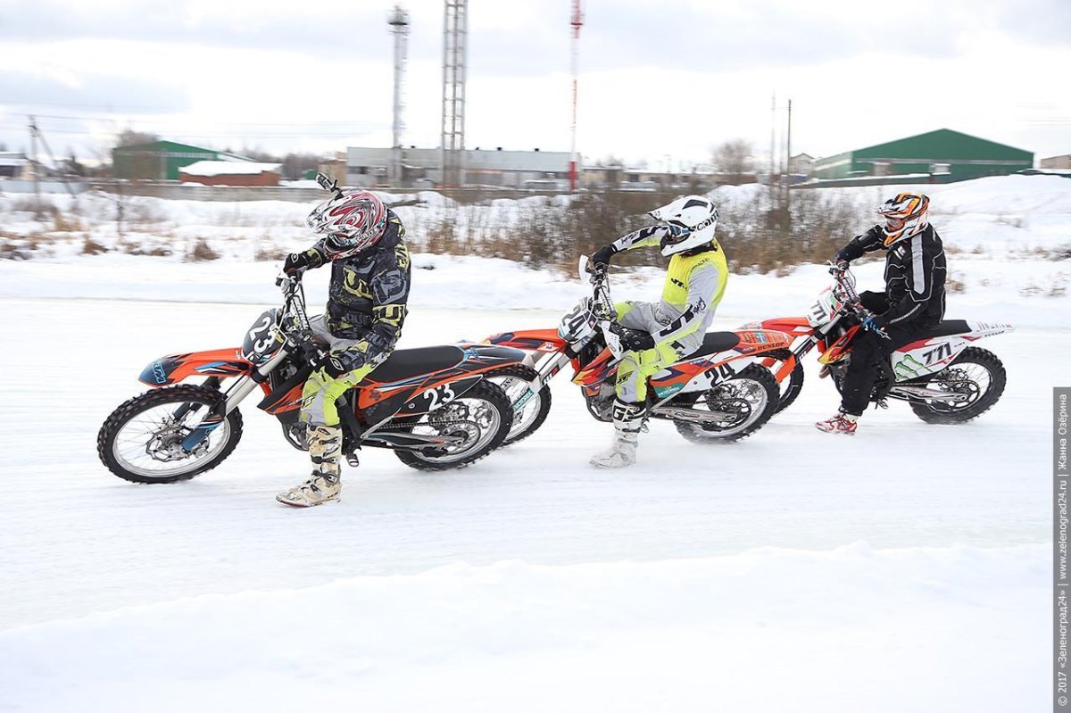 Зимний мотокросс