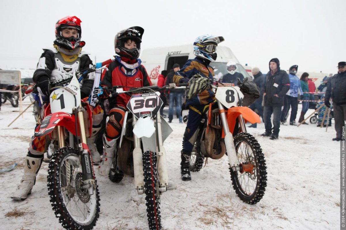 Зимний мотокросс