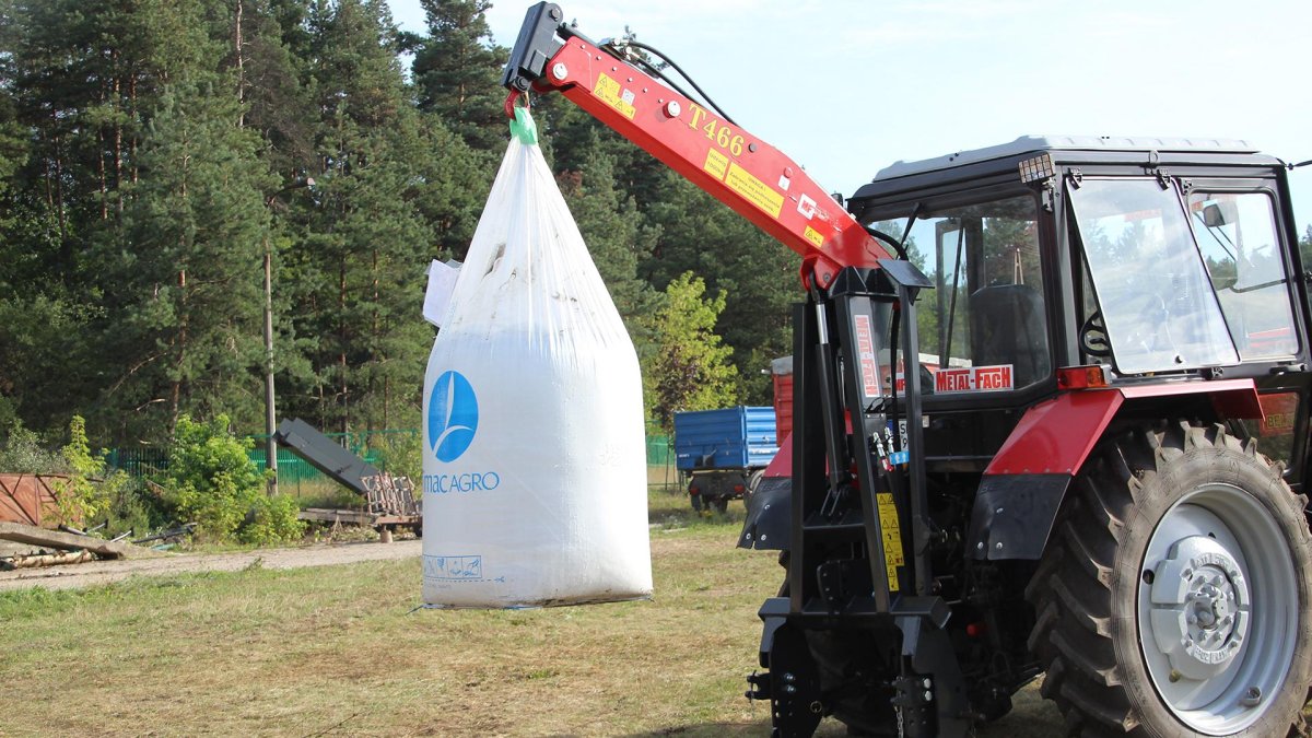 Погрузчик задний навесной т-466