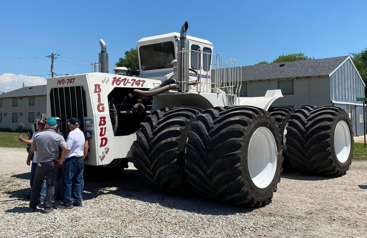 Трактор big Bud 747