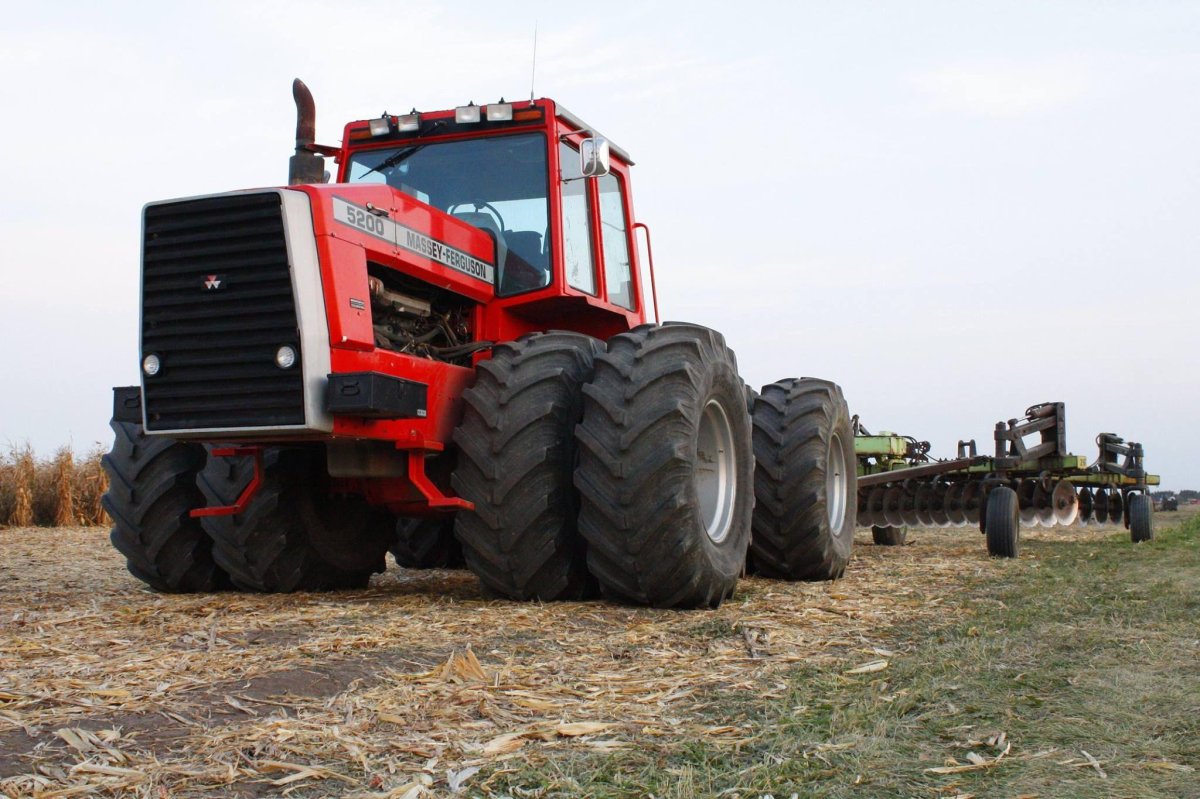 Трактор версатайл 280