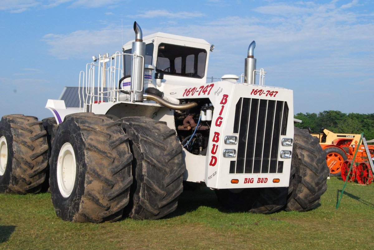 Трактор Биг буд 747