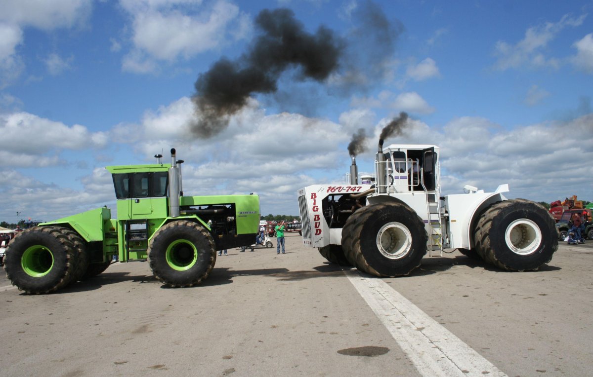 Биг БАД 747 трактор