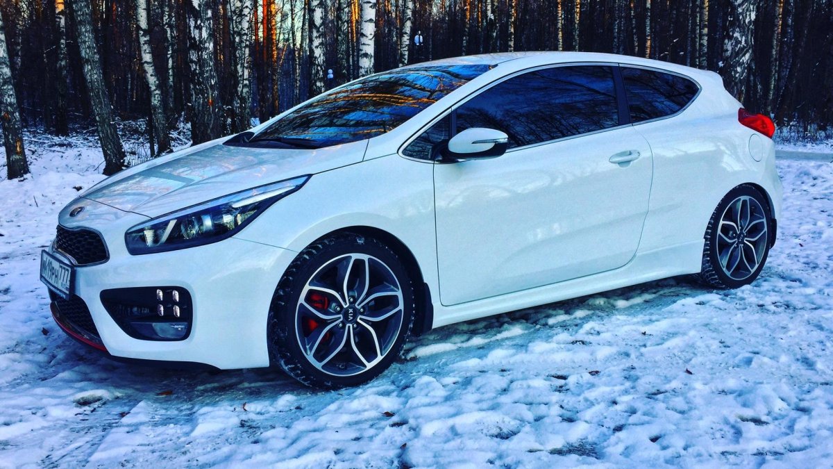 Kia Ceed белая 18 диски