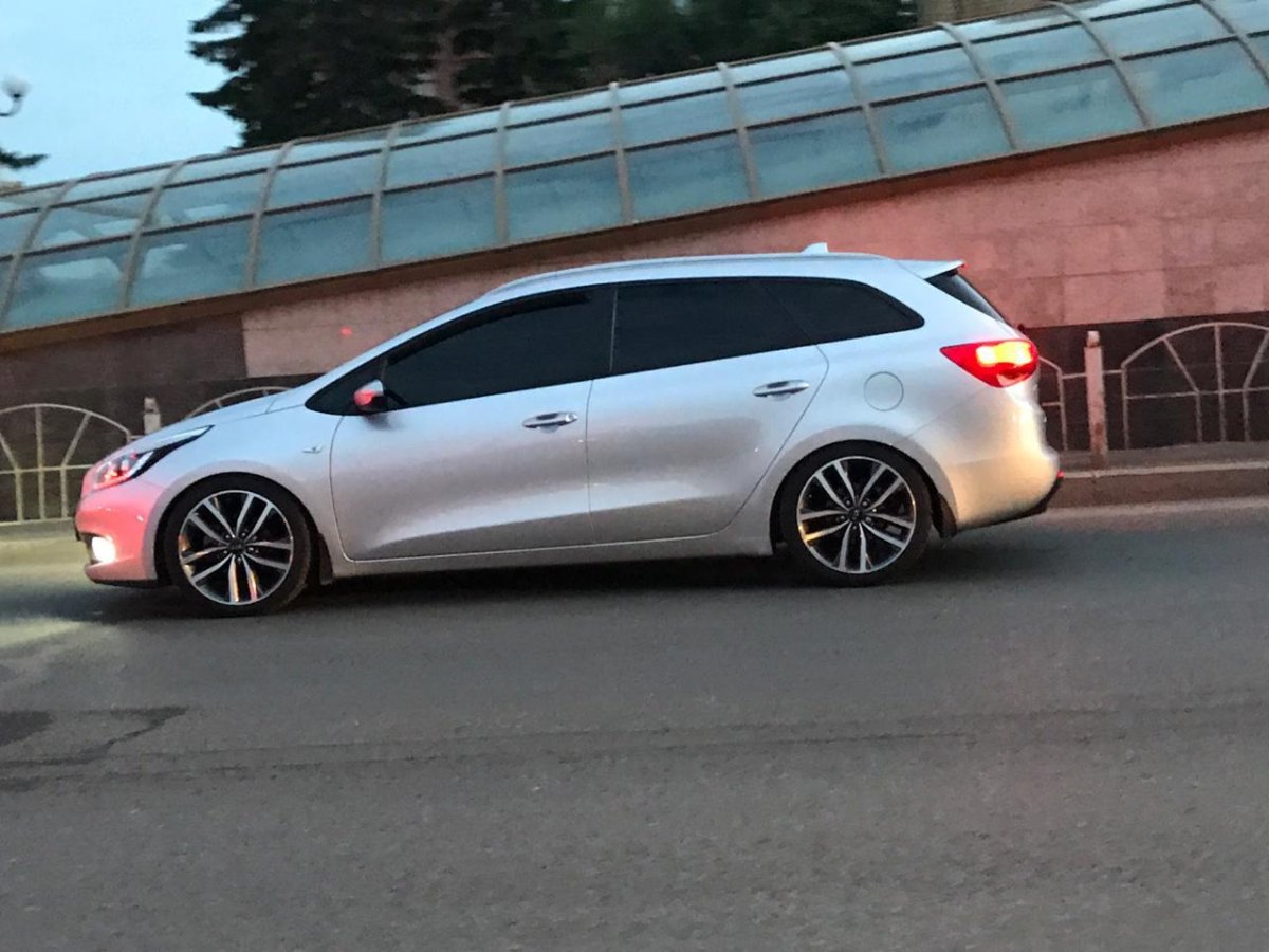 Kia Ceed JD универсал r18