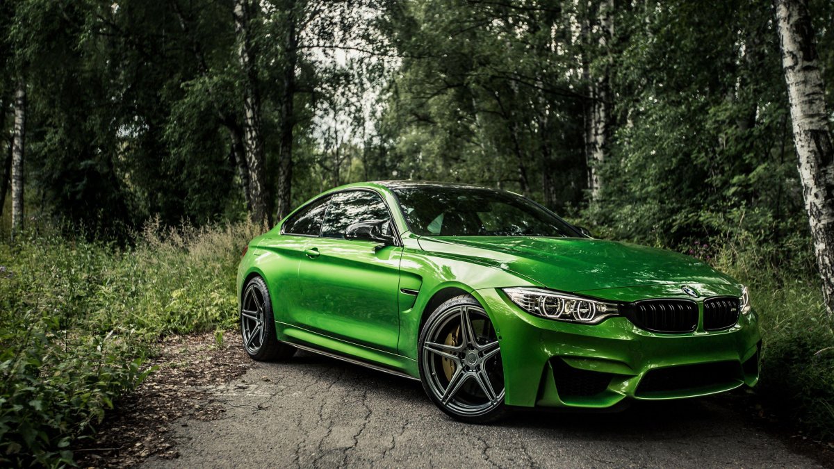 BMW m4 зеленая