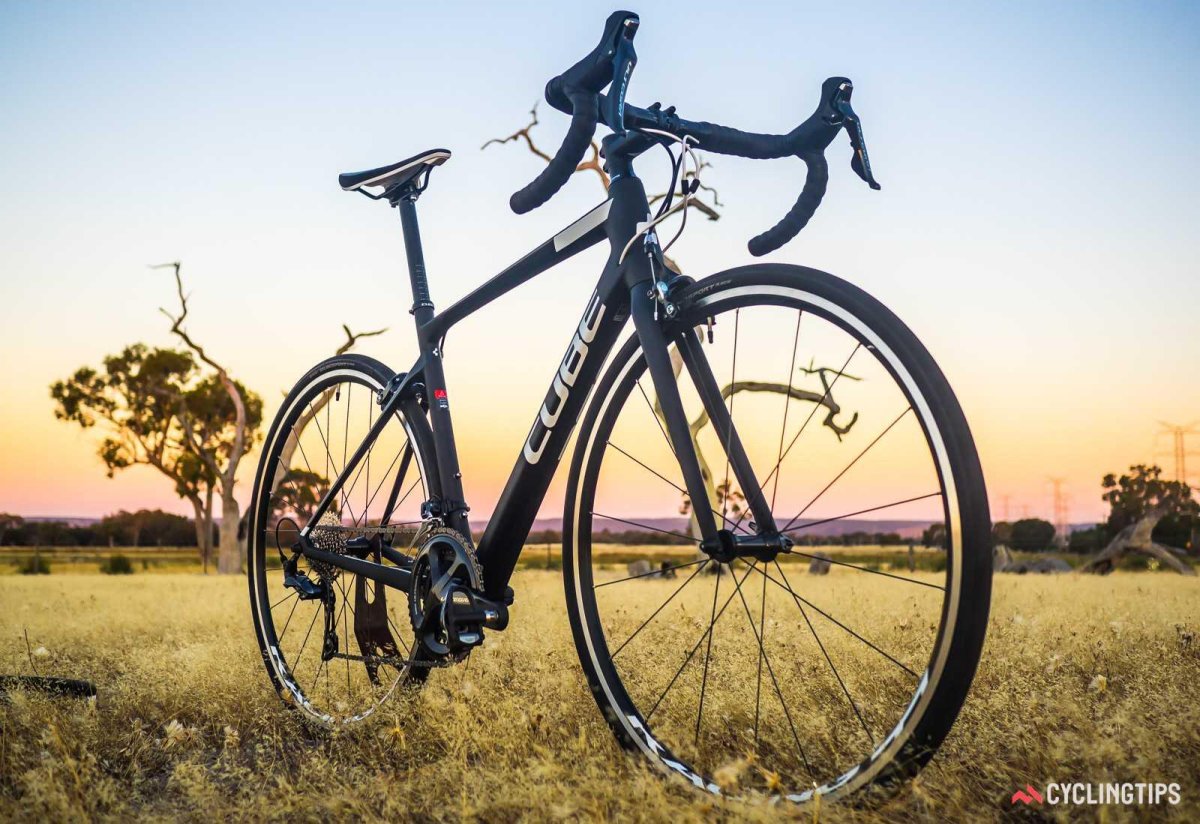 Гибридный шоссейный велосипед