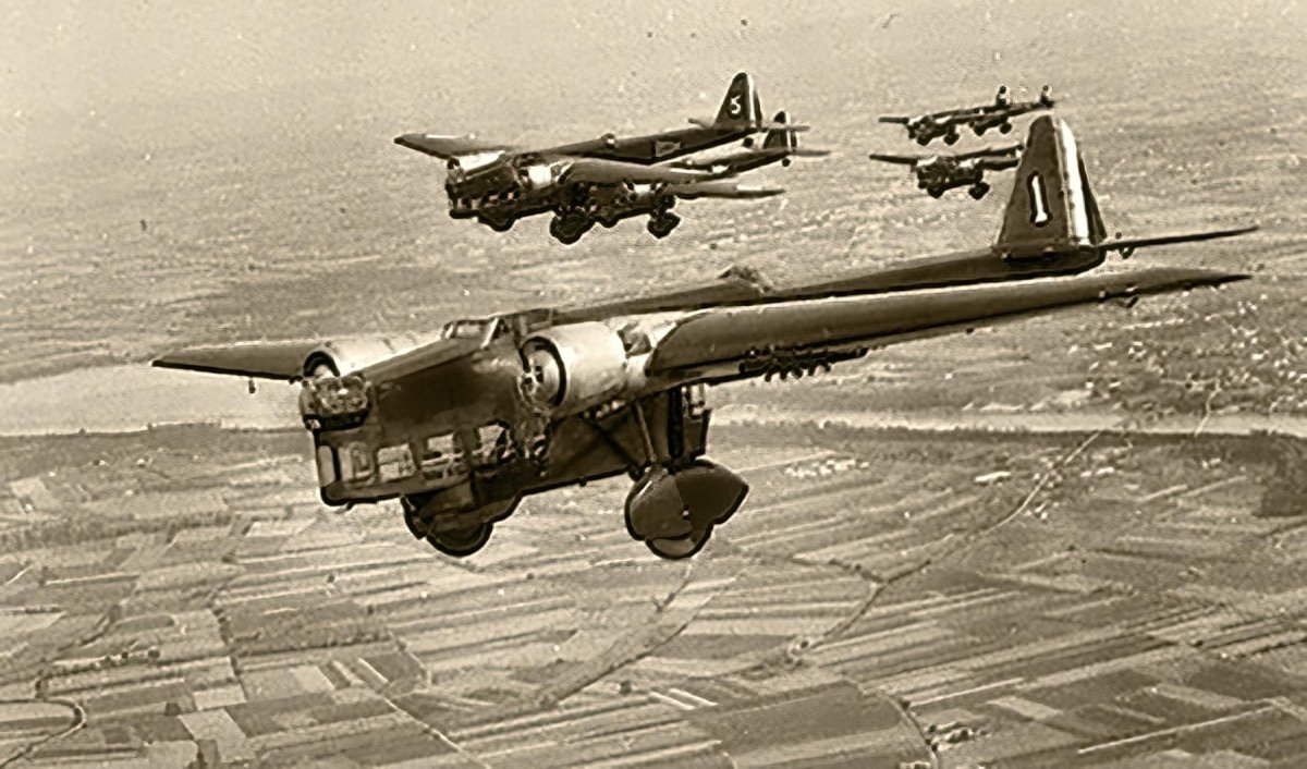 Бомбардировщик Амио 143