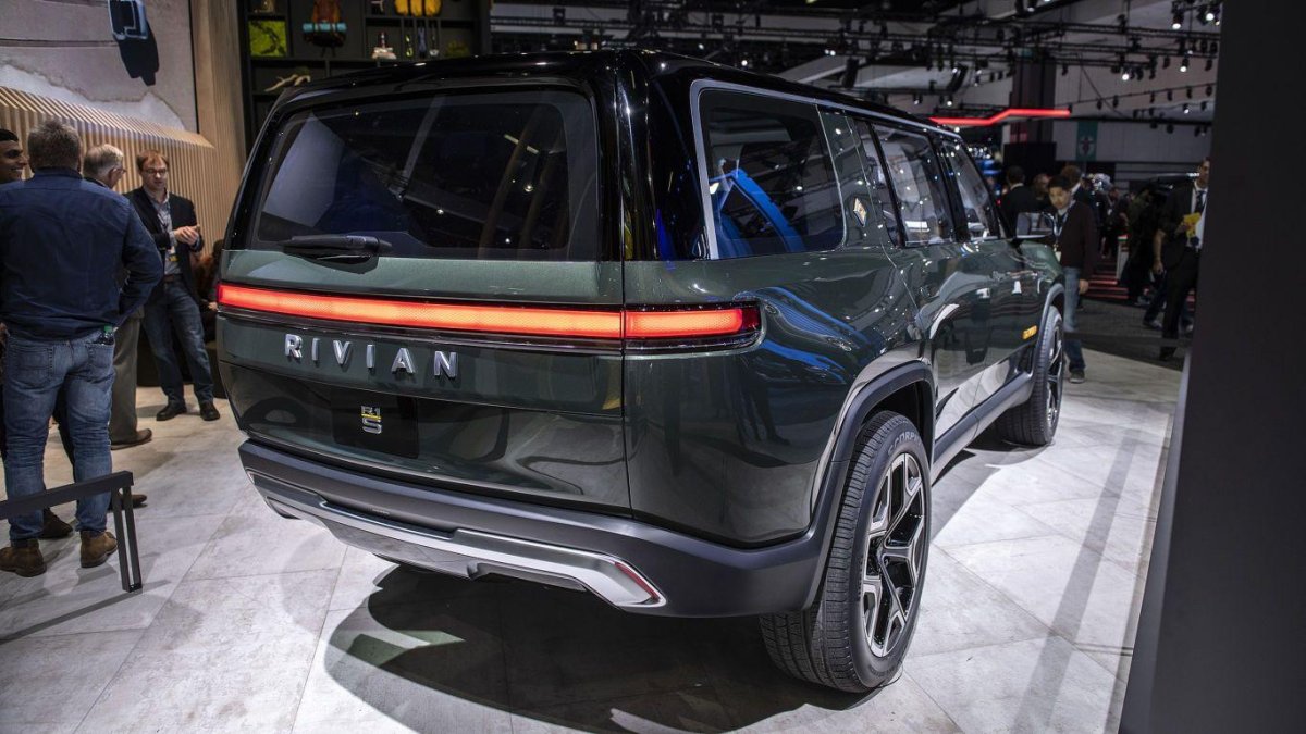 Rivian r1s