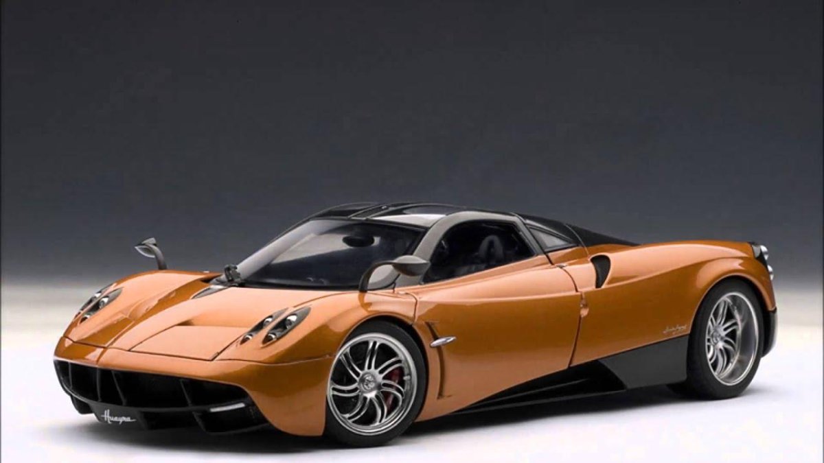 Pagani Huayra AUTOART 1 18