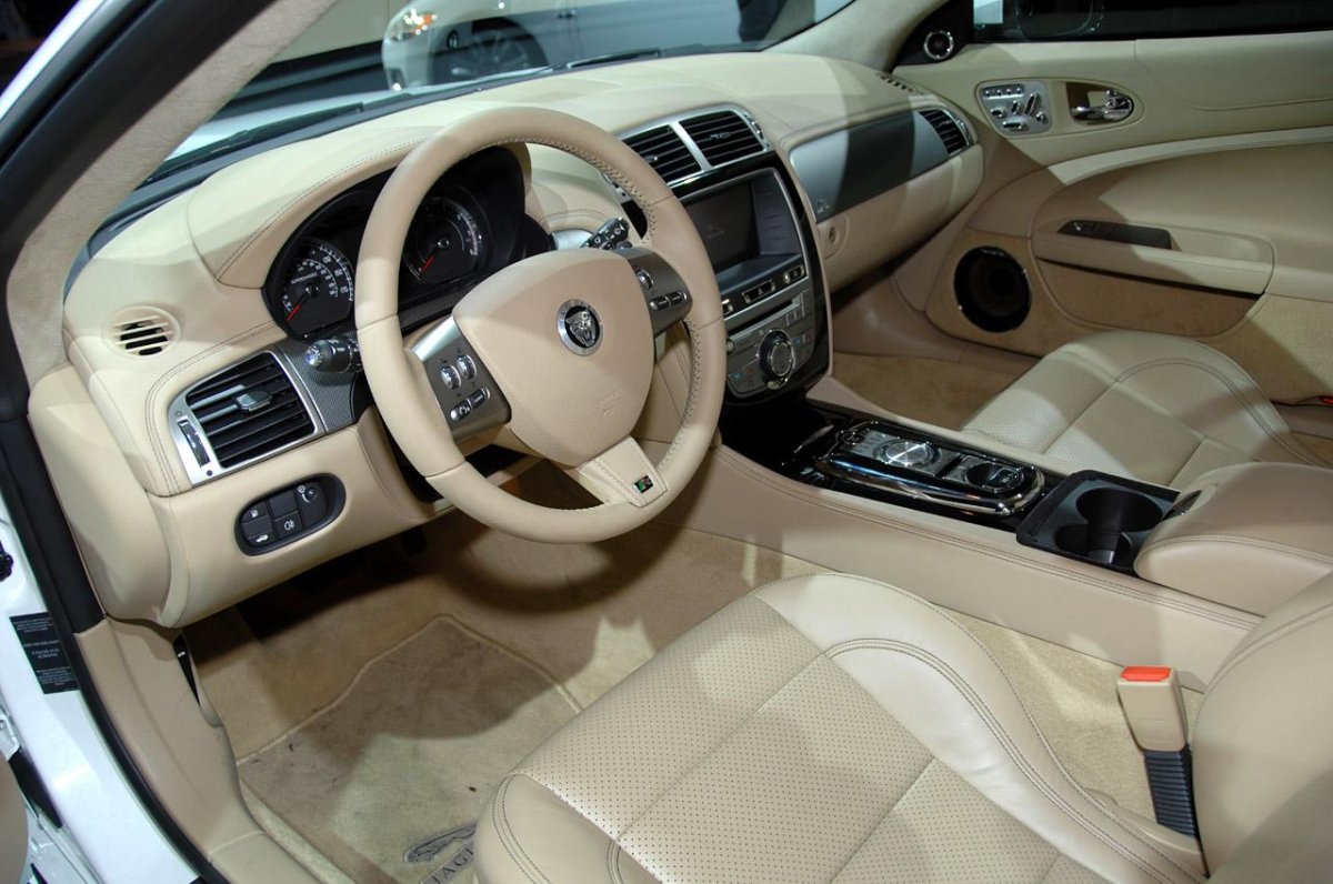 Jaguar XKR 2008 салон