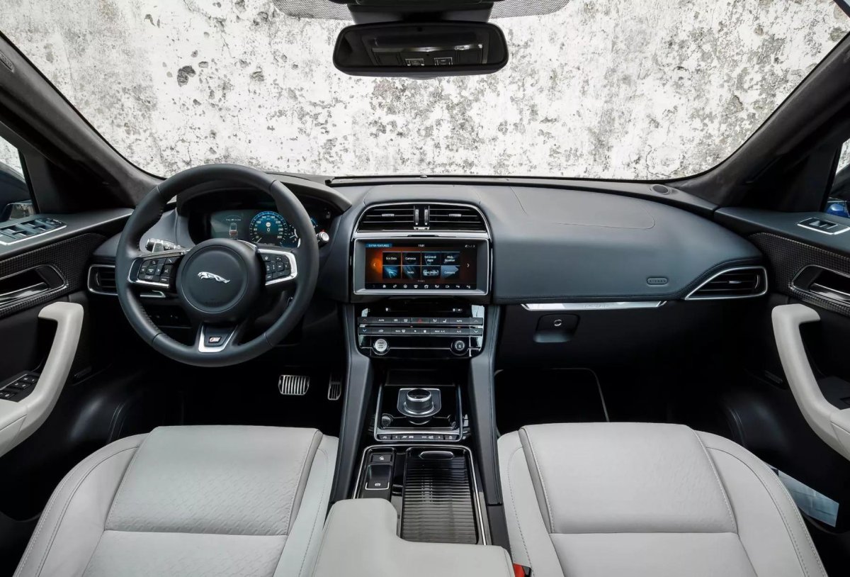 Jaguar f-Pace 2021 салон