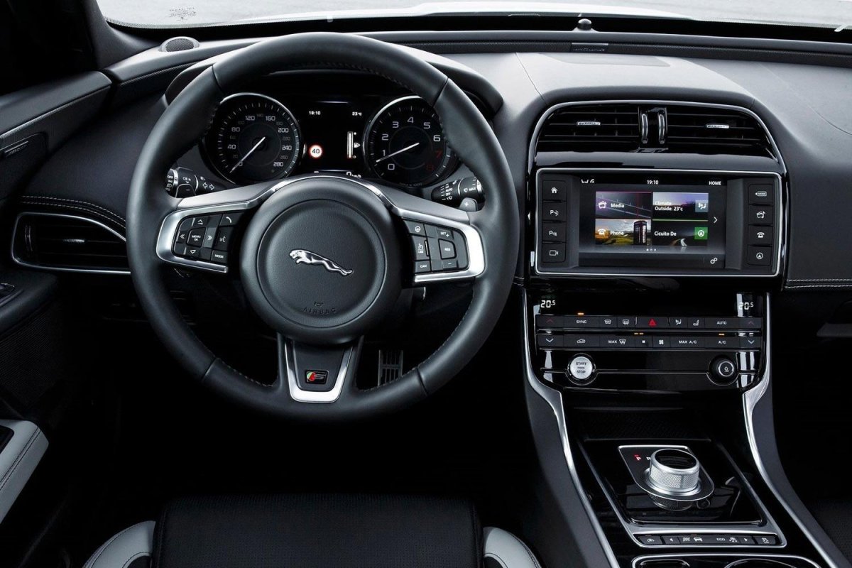 Jaguar xe 2016 салон