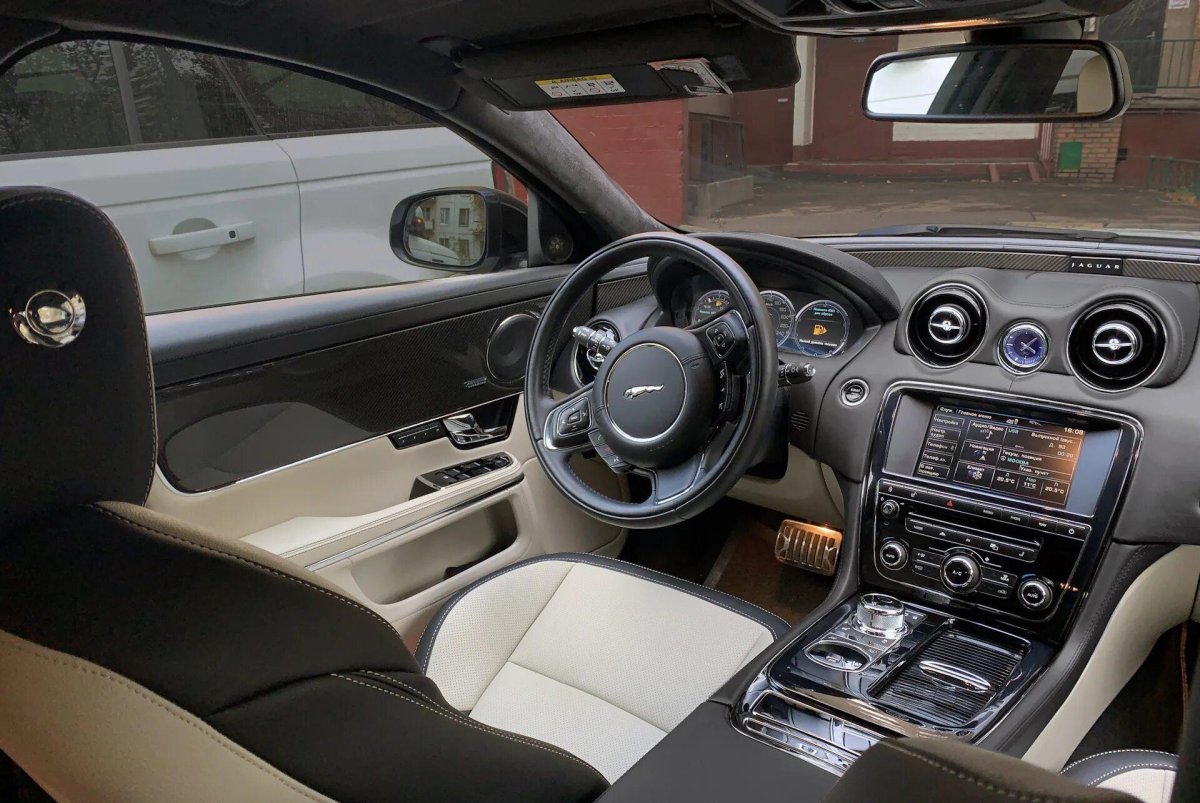 Jaguar XJ 2011 салон