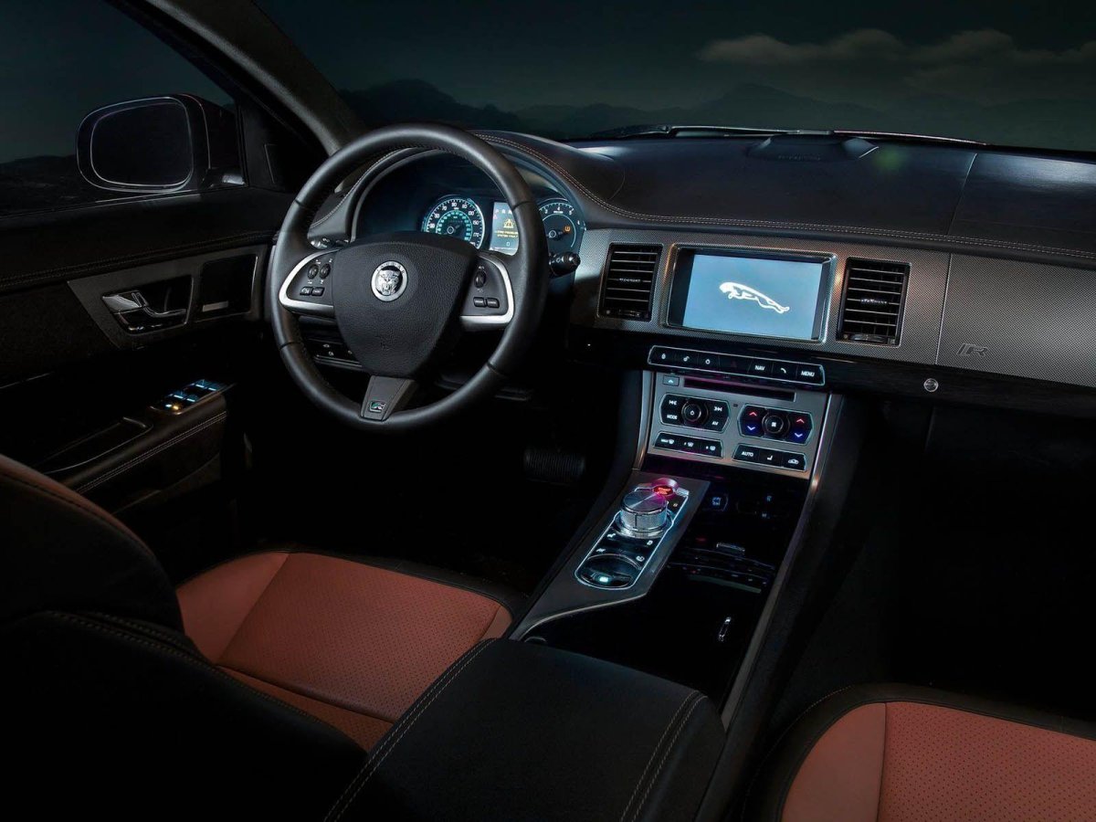 Jaguar XF 2011 салон