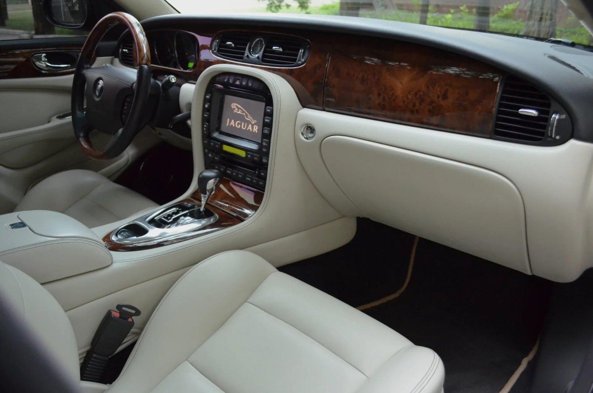 Jaguar XJ x358 салон