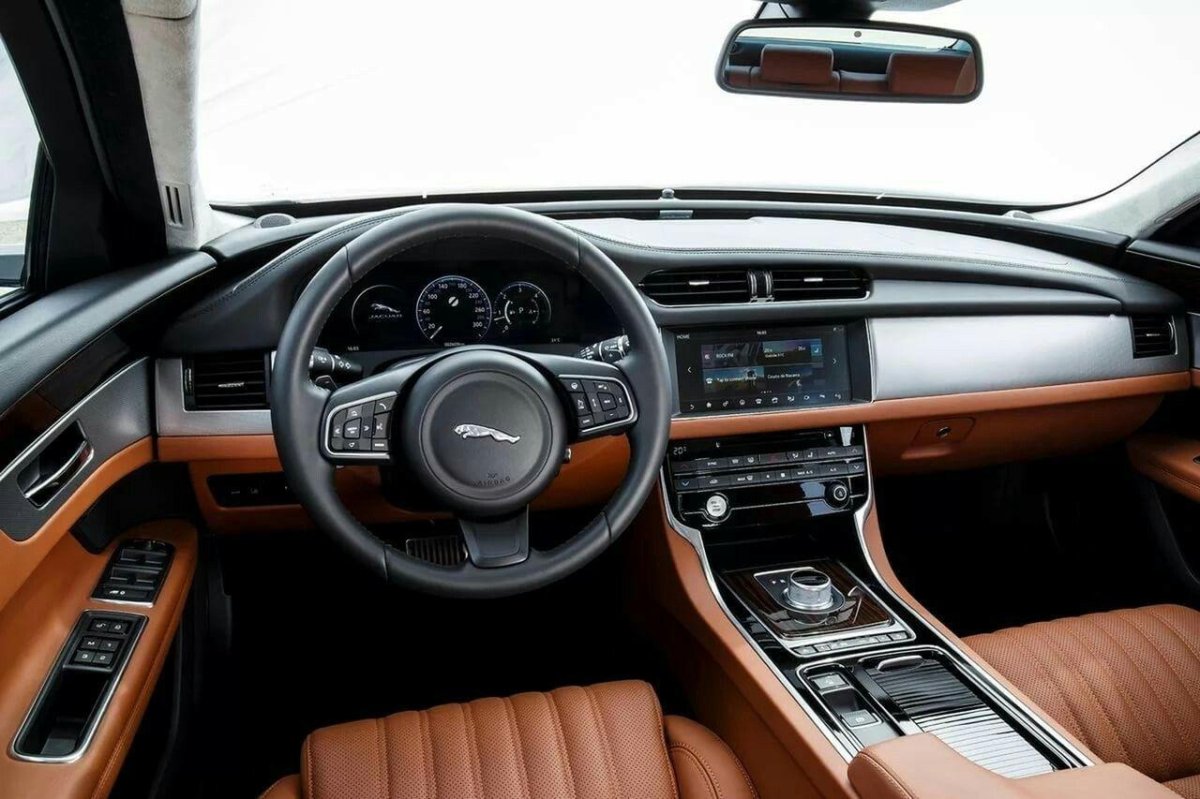 Ягуар XF 2016 салон