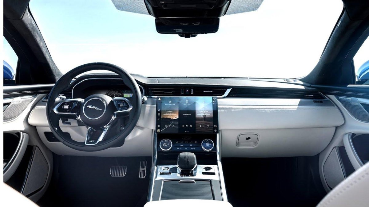 Jaguar XF 2021 салон