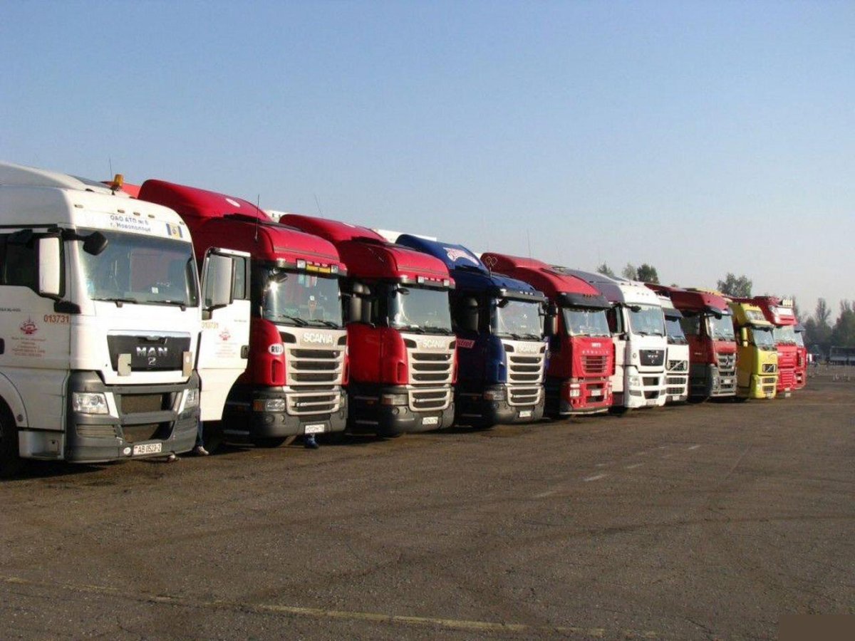 Стоянка грузовиков