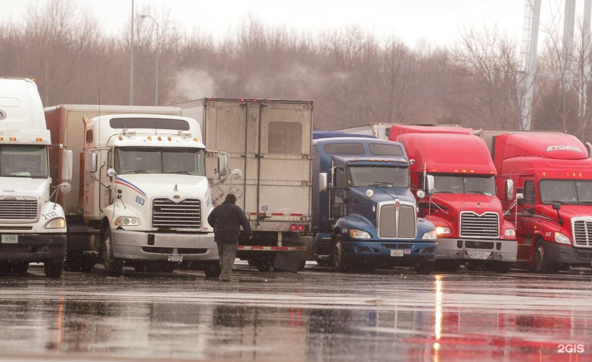 Стоянка дальнобойщиков