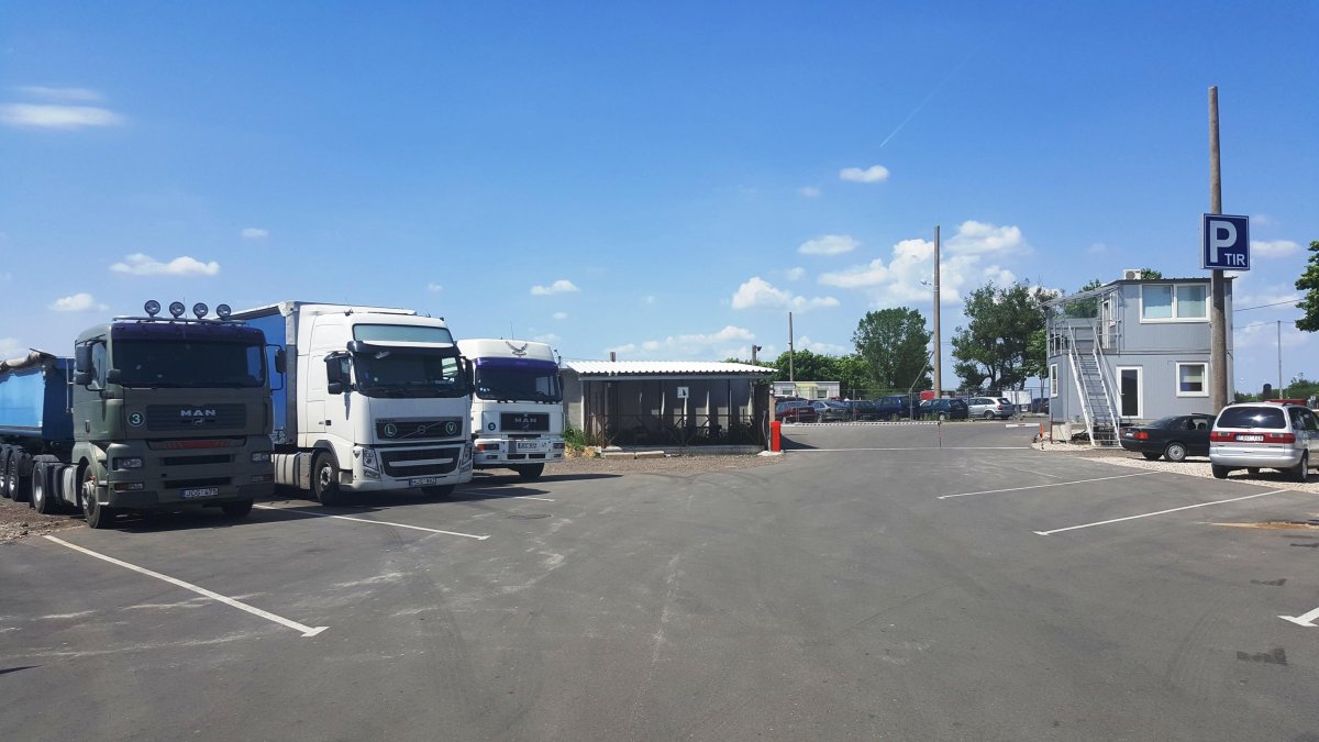 Автостоянка грузовых автомобилей