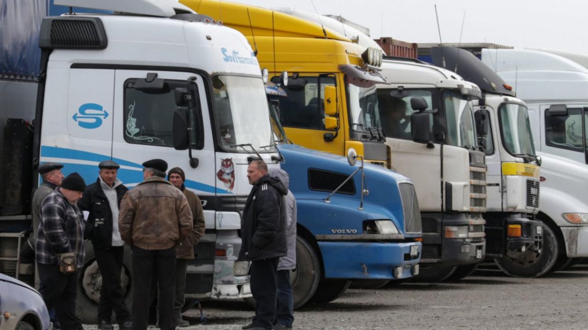 Стоянка дальнобойщиков