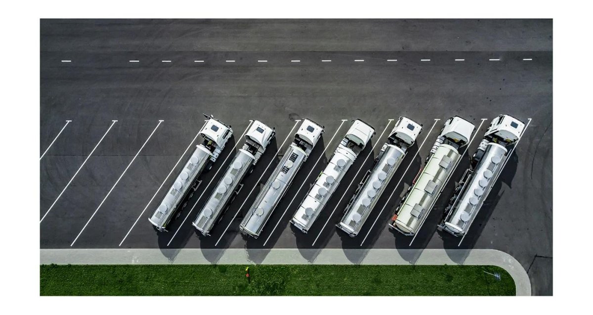 Парковка грузового транспорта